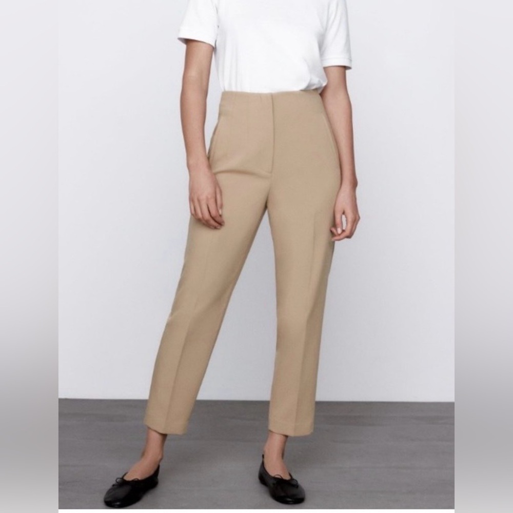 Zara Women’s High Waisted Beige Khaki Trousers Pants‎ Medium